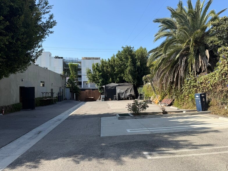 More Photos Of 1201-1205 N La Brea Ave, West Hollywood Restaurant For Lease
