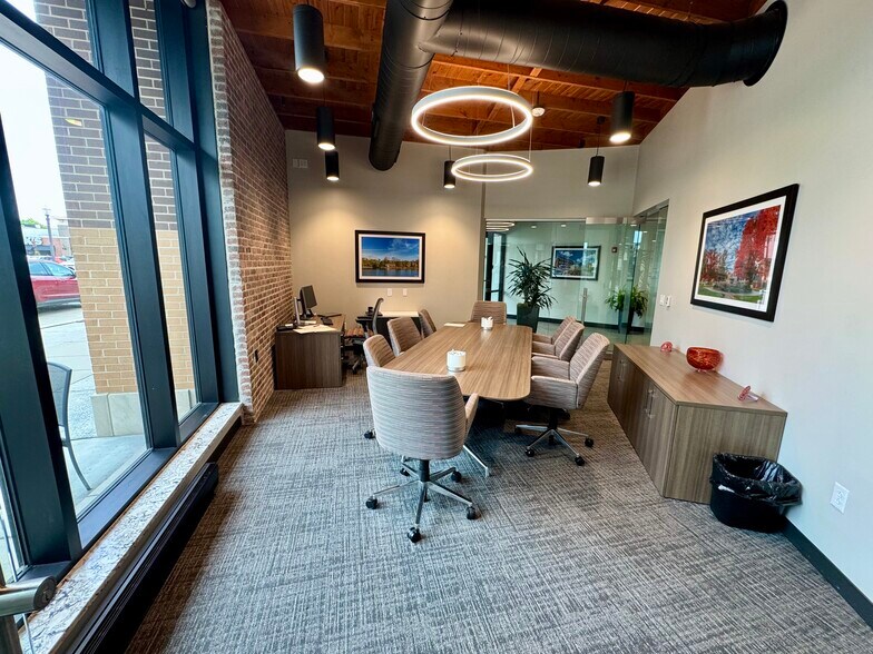 More Photos Of 222 E Park St, Edwardsville Office For Lease