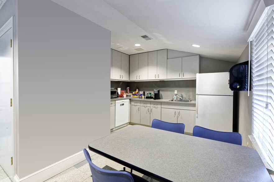 More Photos Of 6 S Pendleton St, Middleburg Office For Sale