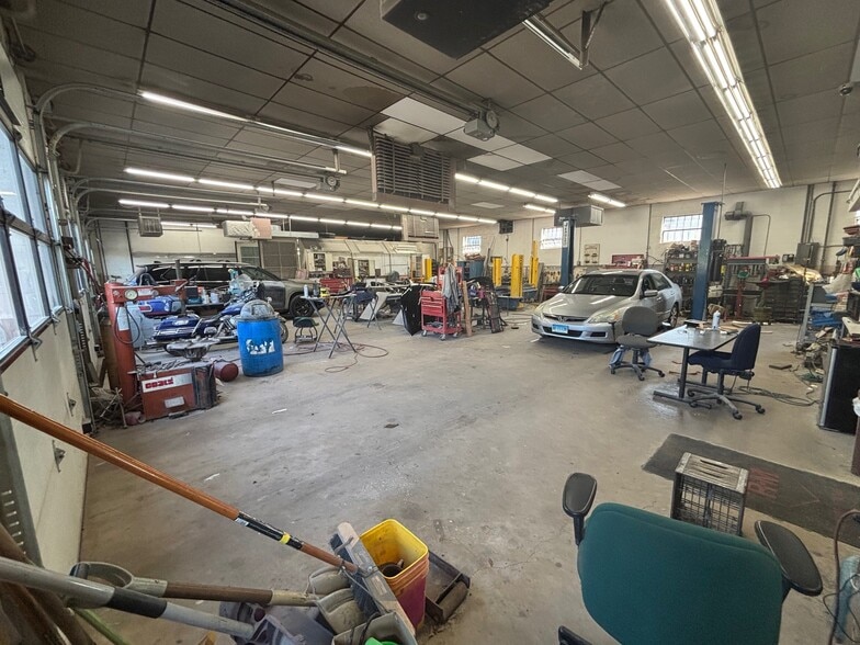 More Photos Of 390 New State Rd, Manchester Auto Repair For Sale