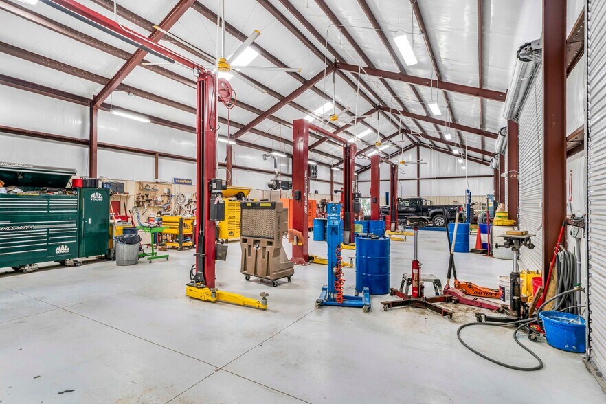 More Photos Of 14 Highway 19 N, Inglis Auto Repair For Sale