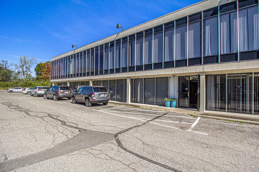 More Photos Of 17220 W 12 Mile Rd, Southfield Office For Sale