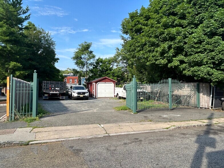 More Photos Of 345 Columbia St, Orange Industrial For Lease