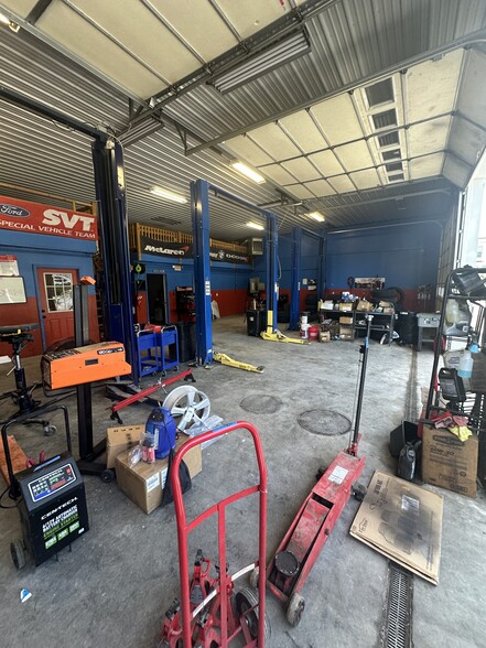 More Photos Of 2425 Herr St, Harrisburg Auto Repair For Sale