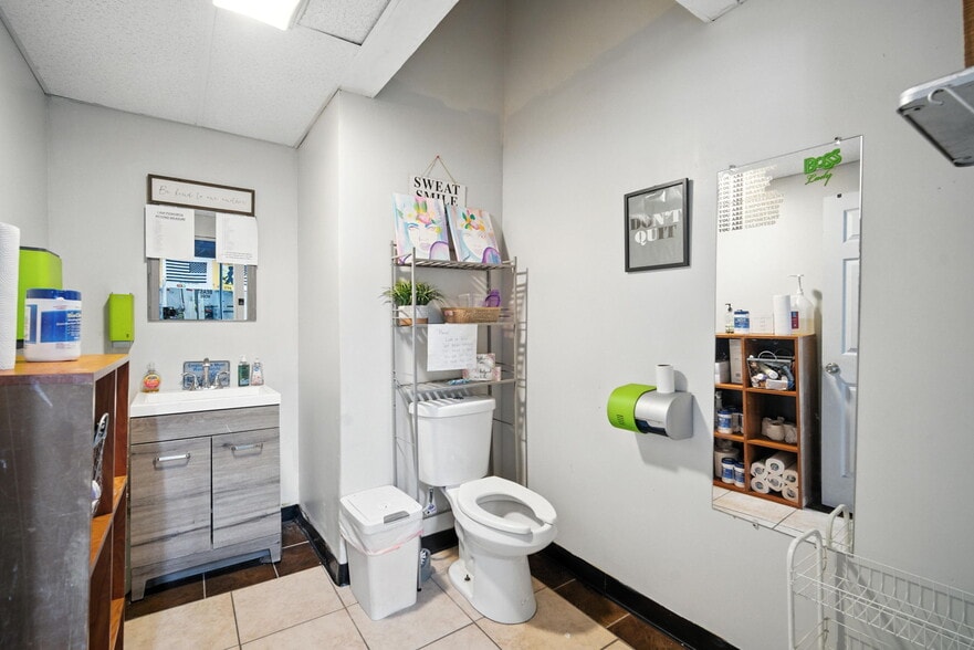 More Photos Of 218 Saint James Blvd, Springfield Storefront Retail Office For Lease