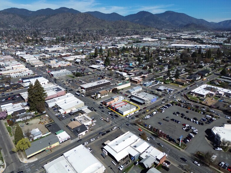 More Photos Of 783 SE 6th St, Grants Pass General Retail For Lease