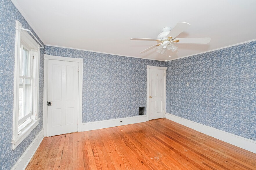 More Photos Of 20 N Main St, Marlboro Office For Sale