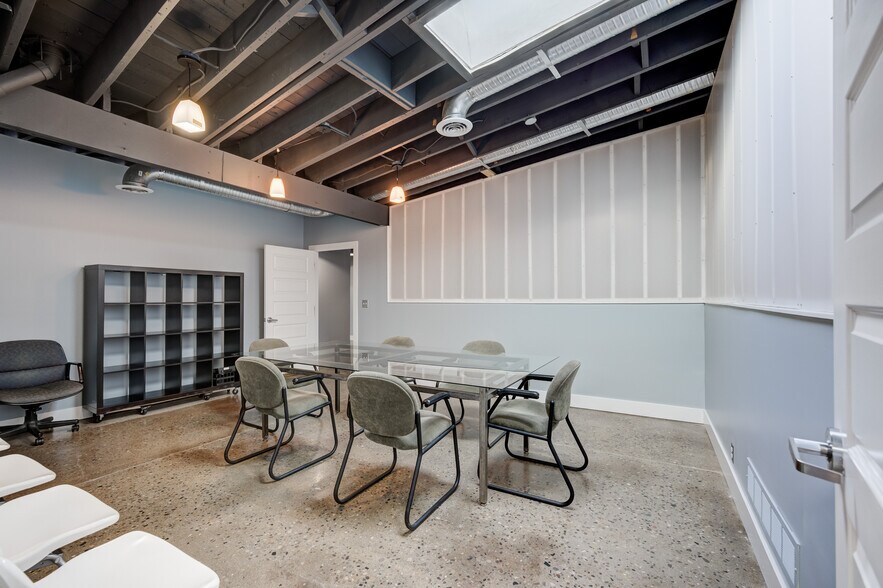 More Photos Of 628 E Parent Ave, Royal Oak Office Residential For Lease