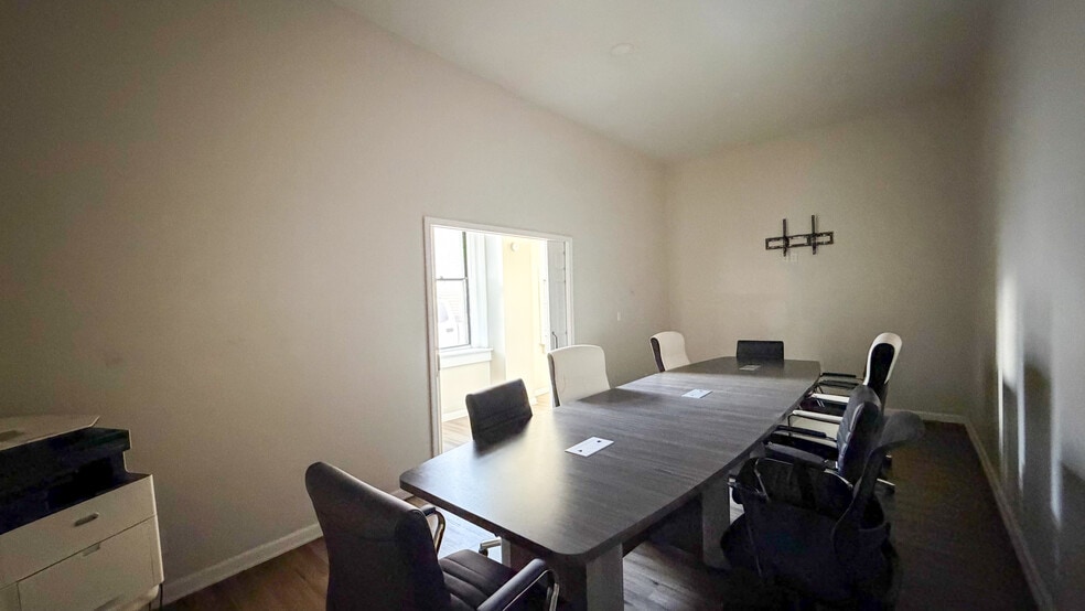 More Photos Of 24 E University Ave, Cincinnati Apartments For Sale