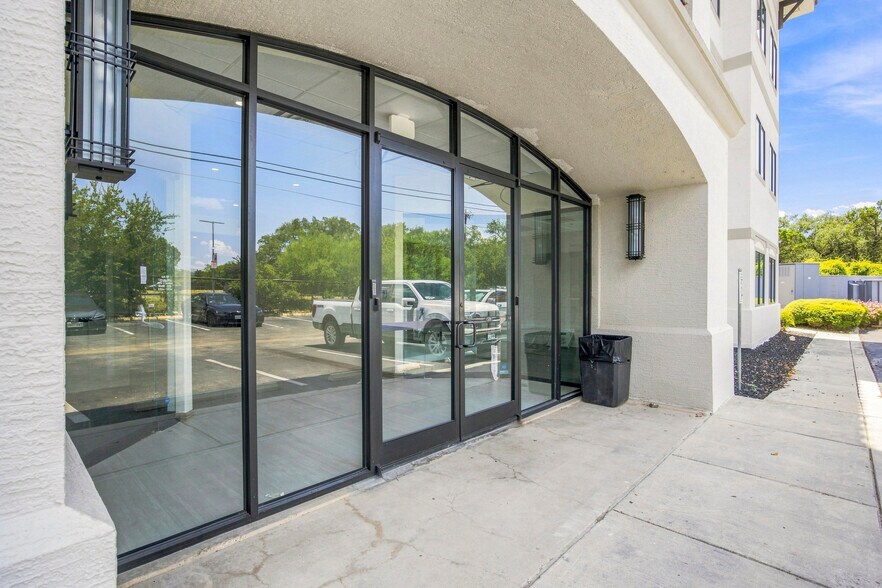 More Photos Of 2511 N Loop 1604, San Antonio Office Residential For Lease