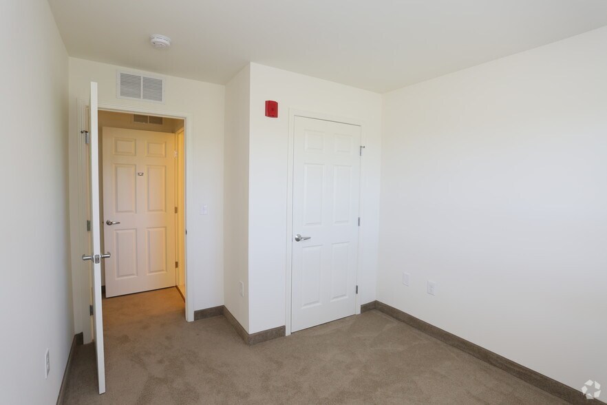 More Photos Of 700 Wincoram Way, Coram Apartments For Lease