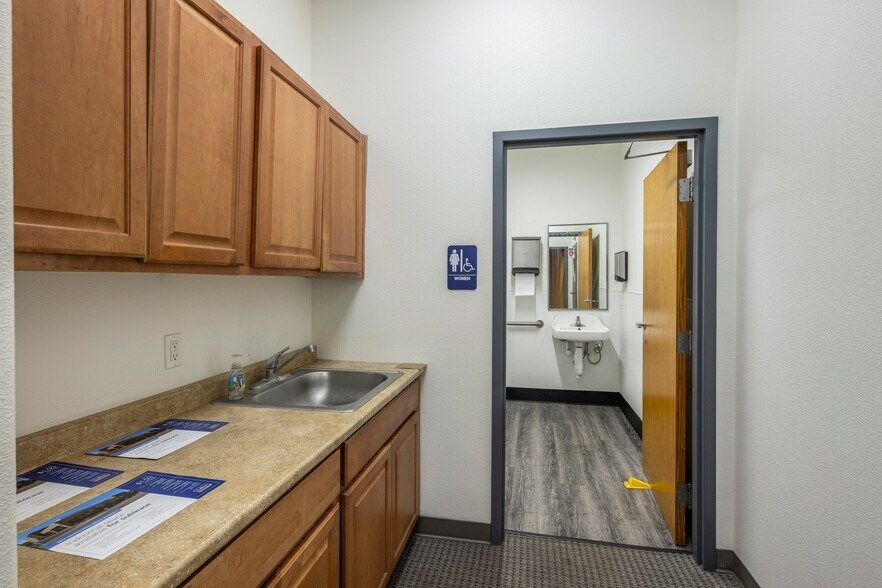 More Photos Of 264 S Hamilton Pl, Gilbert Warehouse For Lease