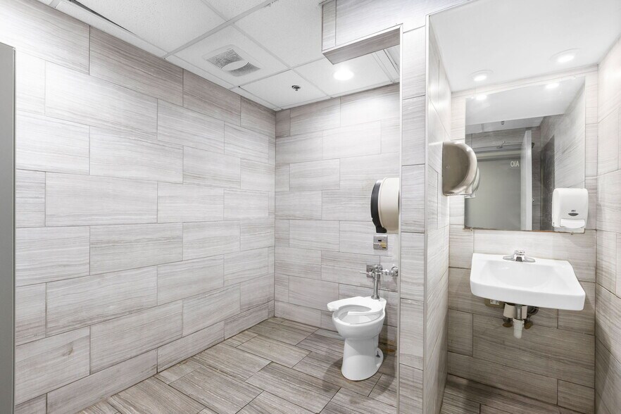 More Photos Of 117 Fort Lee Rd, Leonia Office For Sale