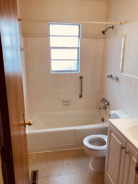 More Photos Of 2628 Lindsay Ave, Louisville Multifamily For Sale