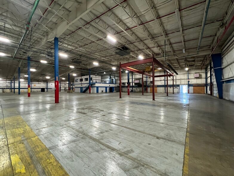 More Photos Of 1615 W McDonald St, Hartford City Warehouse For Sale