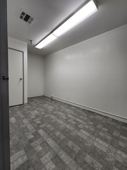 More Photos Of 620 S Clarence St, Los Angeles Manufacturing For Lease