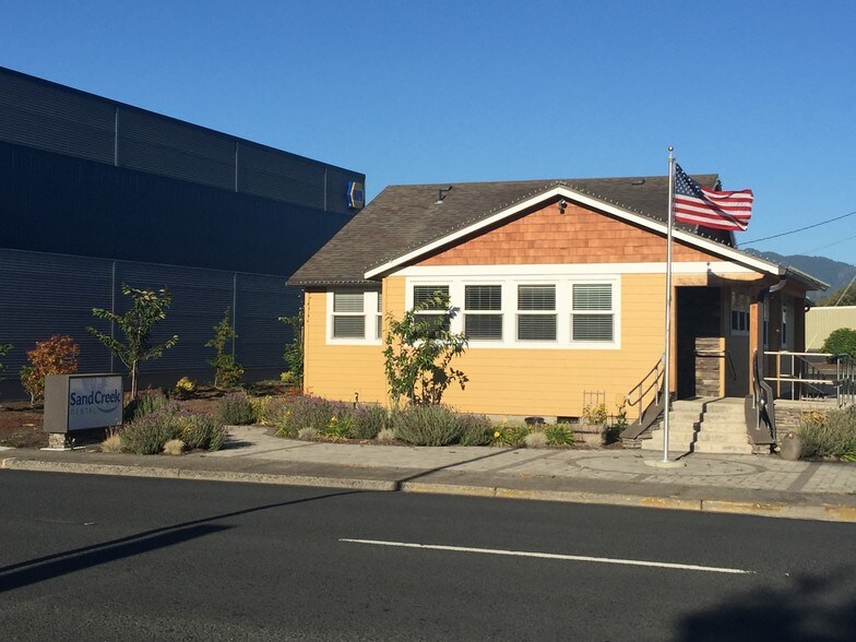 More Photos Of 1126-1150 Main Ave, Tillamook Storefront For Lease