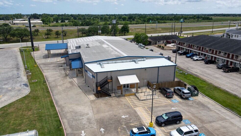 More Photos Of 25000 US 59 Rd, El Campo Flex For Sale