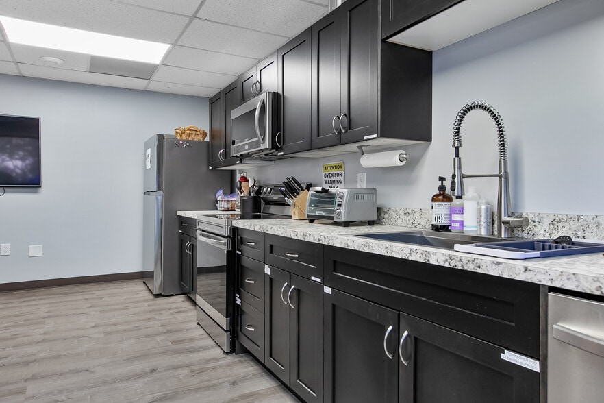 More Photos Of 2725 Center Pl, Melbourne Research And Development For Sale