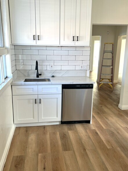 More Photos Of 1030-1034 S Fairfax Ave, Los Angeles Storefront Retail Residential For Lease