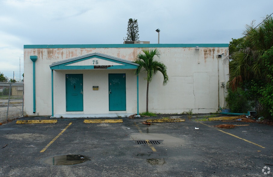 More Photos Of 75 NE 183rd St, Miami Freestanding For Sale