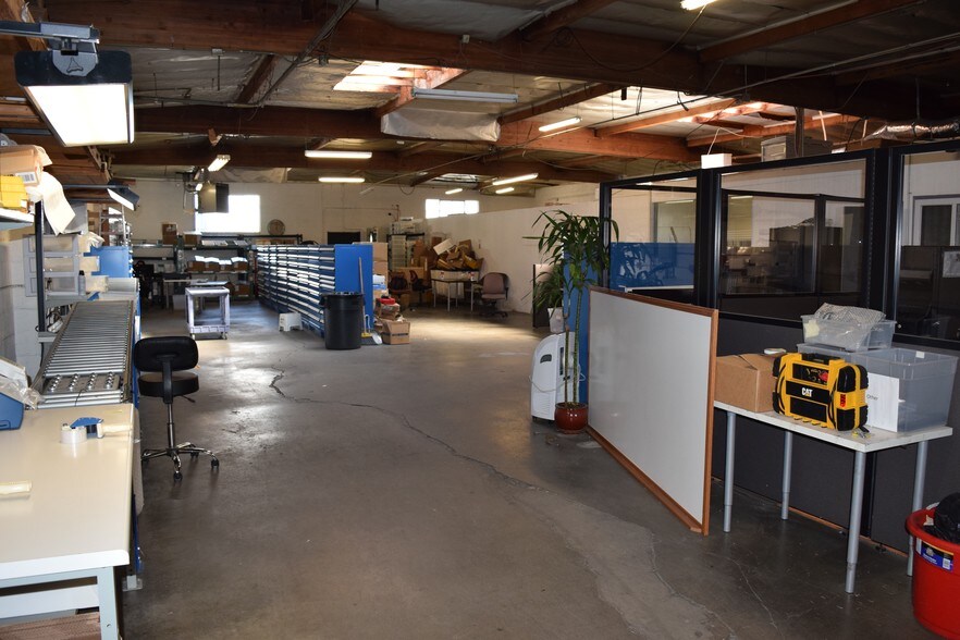 More Photos Of 900 W Hyde Park Blvd, Inglewood Warehouse For Lease