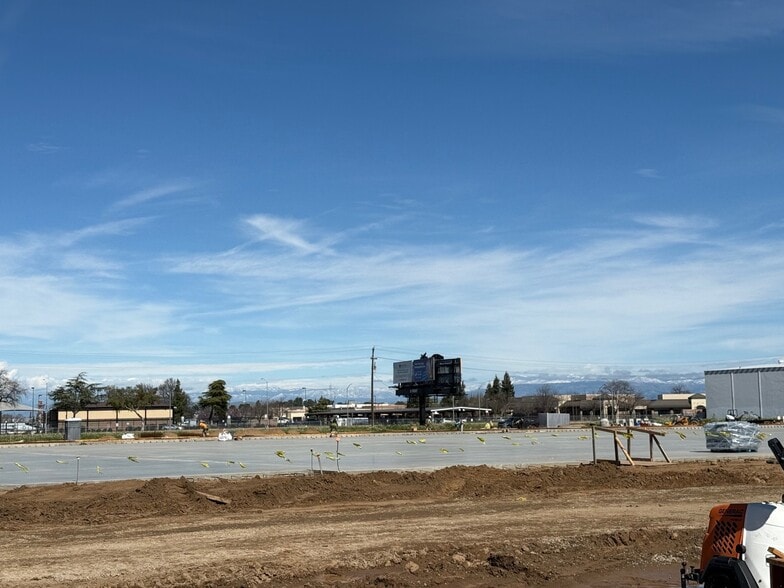 More Photos Of 5255-5311 E Home Ave, Fresno Warehouse For Lease