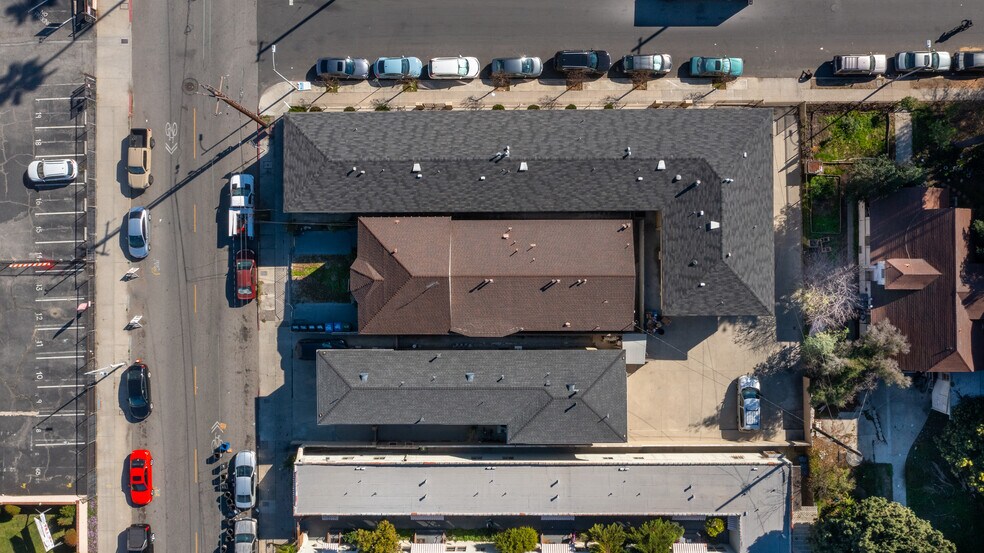 More Photos Of 702 W 30th St, Los Angeles Apartments For Sale