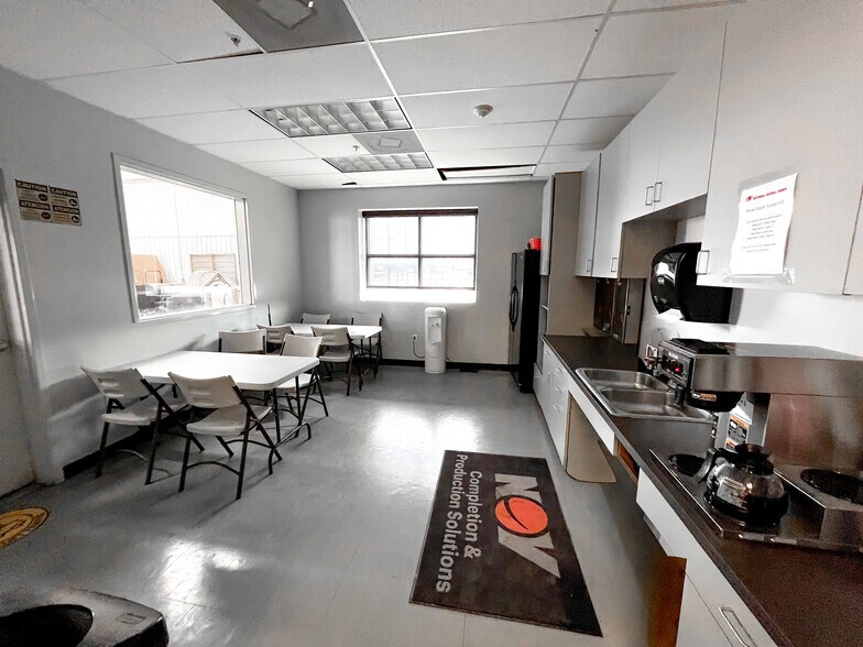 More Photos Of 7995 E Interstate 20 E, Odessa Warehouse For Lease