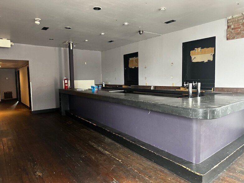 More Photos Of 7 S High St, Belleville General Retail For Sale