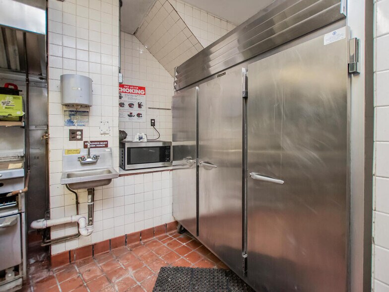 More Photos Of 621 S Broadway, Yonkers Restaurant For Sale