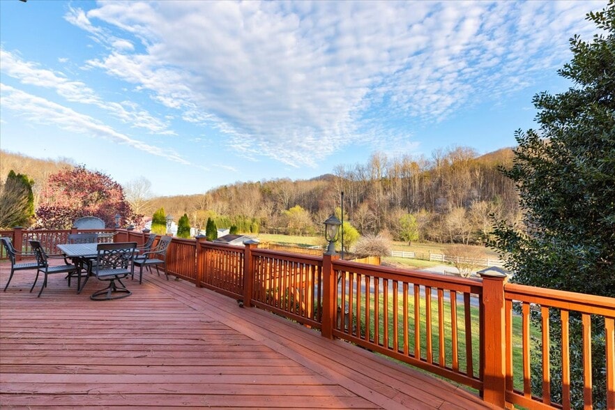 More Photos Of 1356 Coopers Cove Rd, Hardy Specialty For Sale