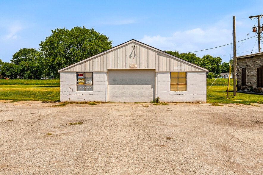 More Photos Of 7874 E State Road 28, Elwood Flex For Sale