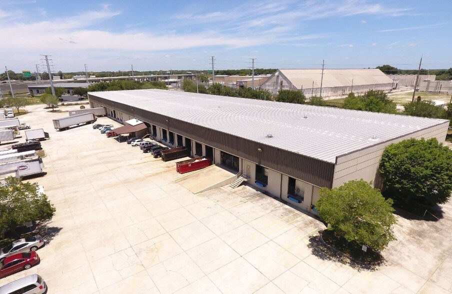 More Photos Of 2840 W Orange Ave, Apopka Warehouse For Lease