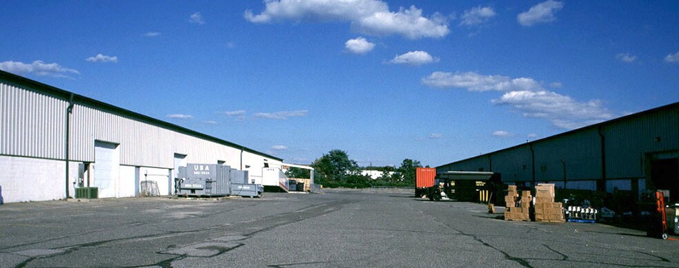 More Photos Of 200 Trade Zone Dr, Ronkonkoma Unknown For Lease