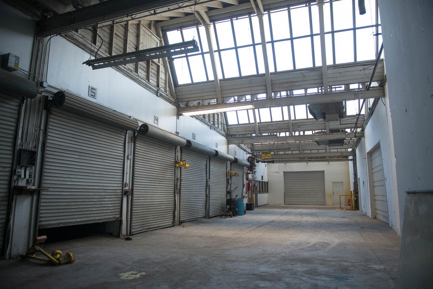 More Photos Of 3025 W 47th St, Chicago Warehouse For Lease