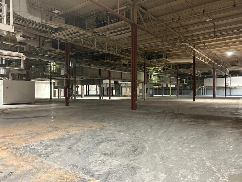 More Photos Of 10321 W Reno Ave, Oklahoma City Manufacturing For Lease