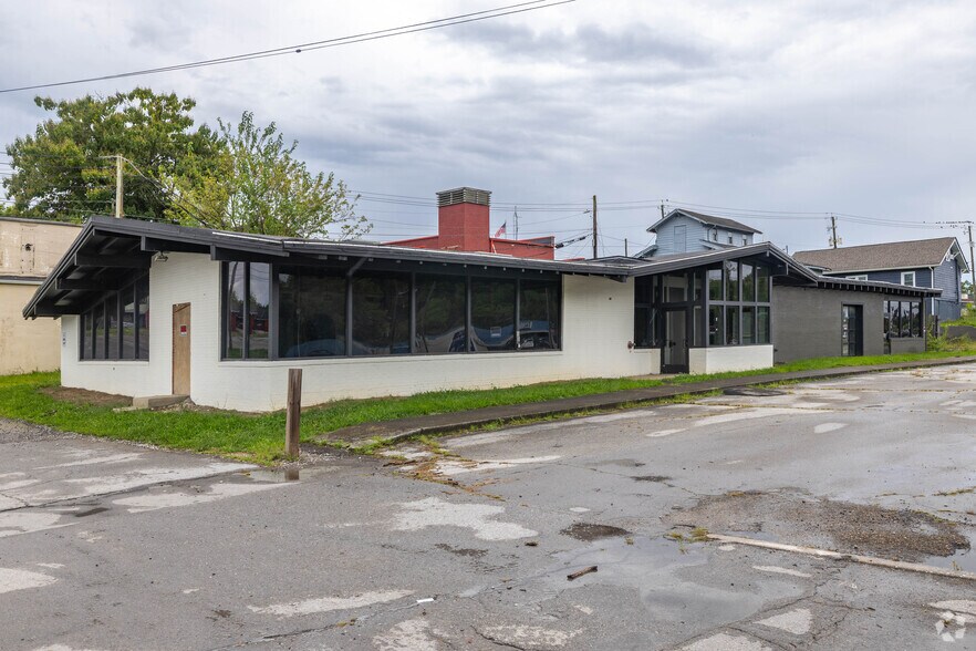 Primary Photo Of 3920 Asheville Hwy, Knoxville Restaurant For Lease