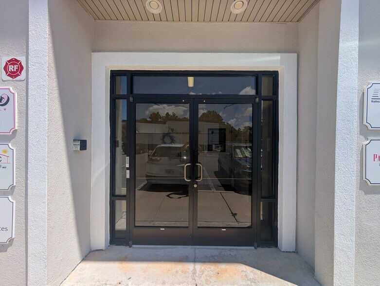 More Photos Of 1629 Race Track Rd, Jacksonville Loft Creative Space For Lease
