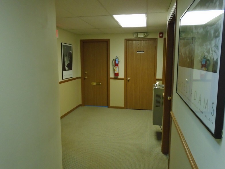 More Photos Of 33 Waukegan Rd, Lake Bluff Office For Sale