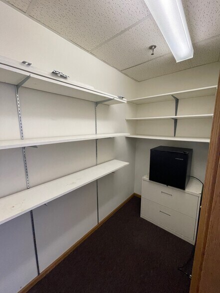 More Photos Of 655 Rockland Rd, Lake Bluff Office For Lease