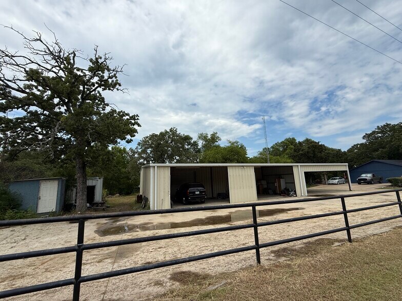 More Photos Of 10015 FM 751, Quinlan Flex For Lease