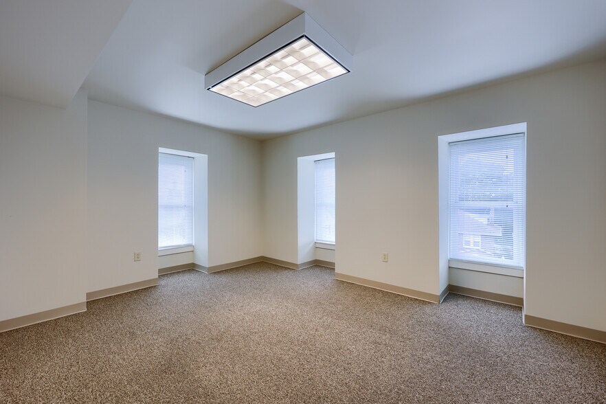 More Photos Of 390 E Main St, Ephrata Office For Sale