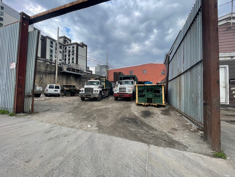 More Photos Of 9410 Merrick Blvd, Jamaica Warehouse For Lease