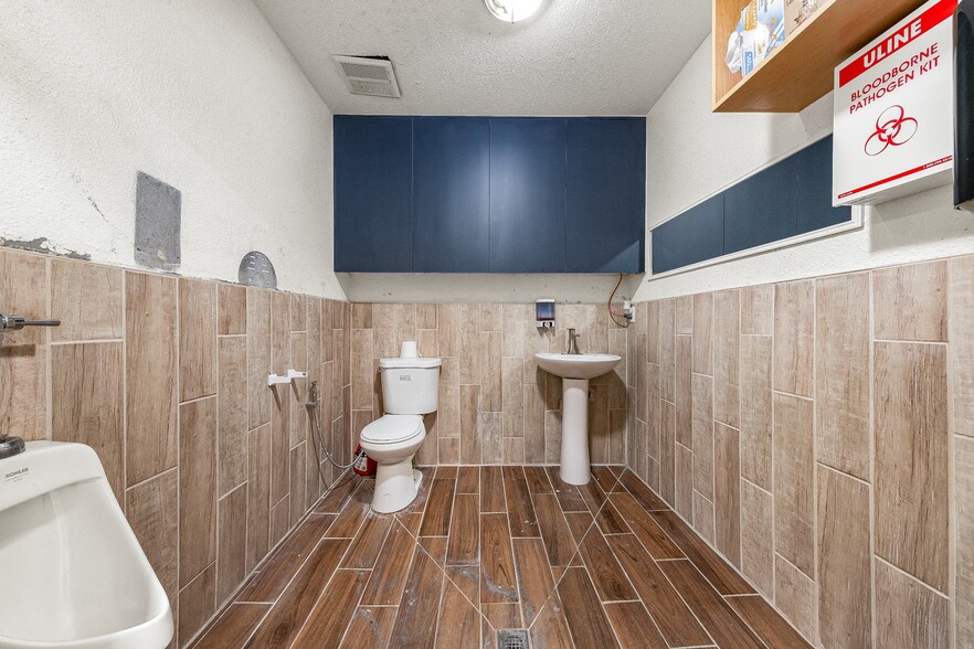 More Photos Of 42621 2nd St E, Lancaster Warehouse For Sale