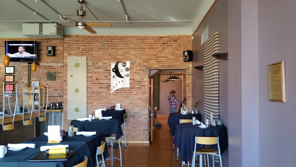 More Photos Of 208-212 Territorial Rd, Benton Harbor Restaurant For Lease
