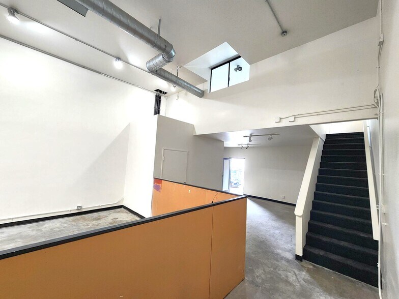 More Photos Of 1653 Stanford St, Santa Monica Warehouse For Lease