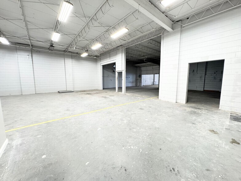 More Photos Of 3160 N 46th Ave, Saint Petersburg Warehouse For Sale