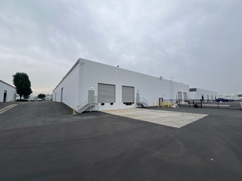 More Photos Of 1623-1625 S Sunkist St, Anaheim Warehouse For Lease