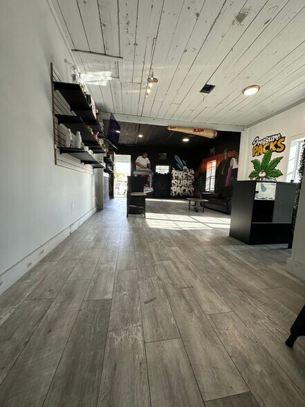 More Photos Of 304 S Lockwood Dr, Houston Storefront Retail Office For Lease